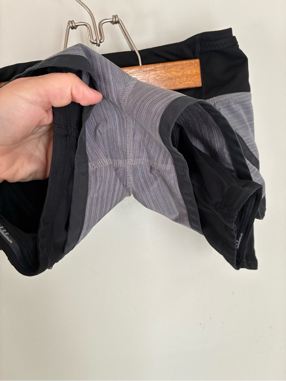 Lululemon Run Speed Shorts Size 4 - Picture 4 of 5